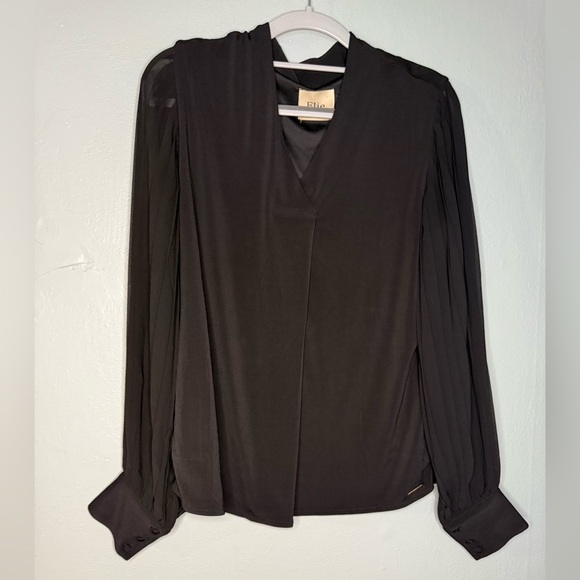 Elie Tahari vneck lightweight black blouse - Picture 1 of 9